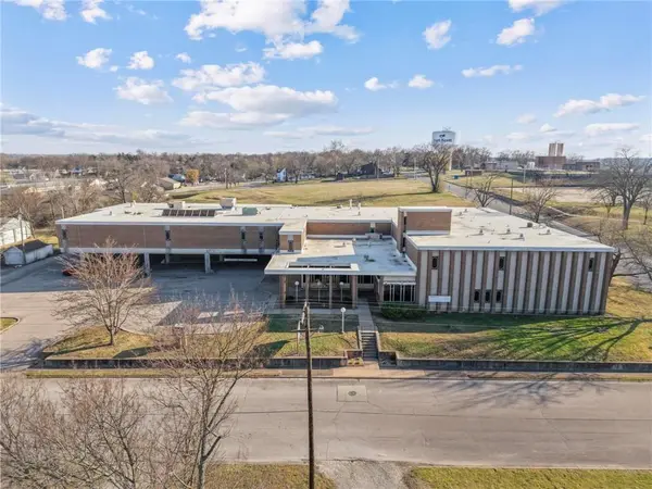 710 W 8th ST, Fort Scott, KS 66701