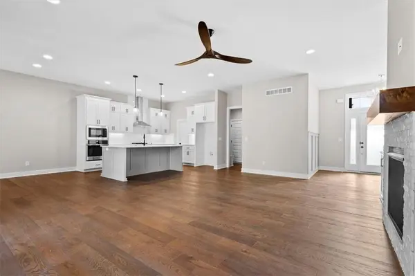 14679 Amanda LN, Basehor, KS 66007