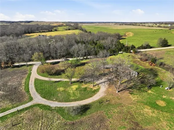 28005 W 295th ST, Paola, KS 66071
