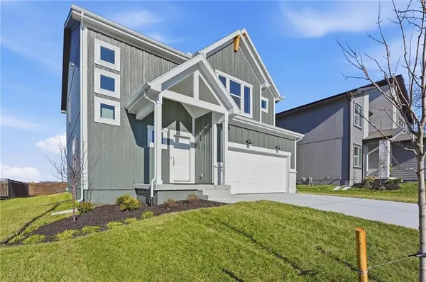 1157 SE Cronin DR, Lee's Summit, MO 64081