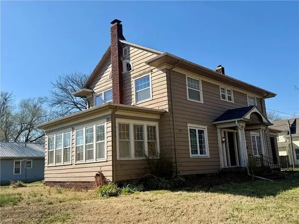 416 S 6th ST, Burlington, KS 66839
