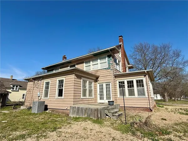 416 S 6th ST, Burlington, KS 66839