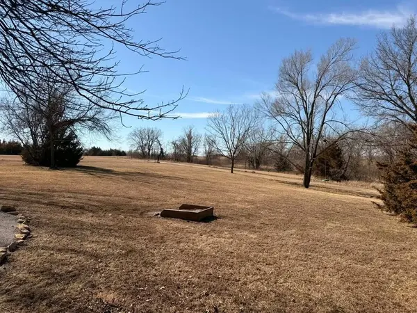 65 Raccoon DR, Mound City, KS 66056
