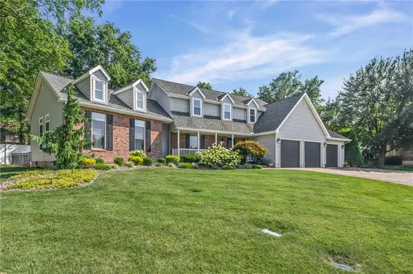1501 E Sleepy Hollow DR, Olathe, KS 66062