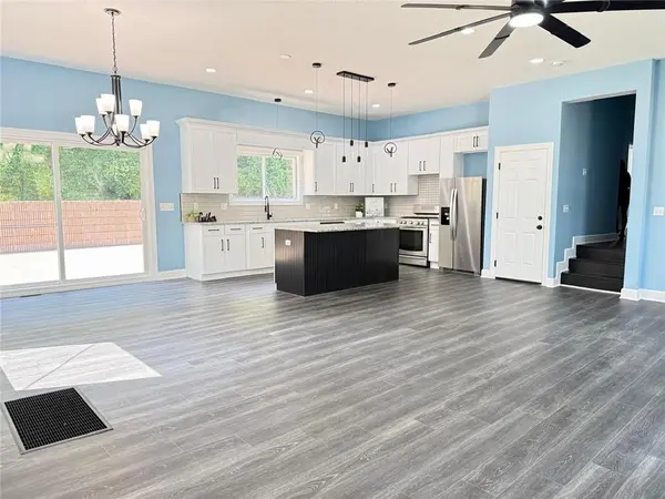 2538 Roe LN, Kansas City, KS 66103