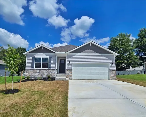 20930 W 217th ST, Spring Hill, KS 66083
