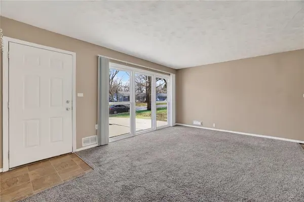11104 BRISTOL TER, Kansas City, MO 64134