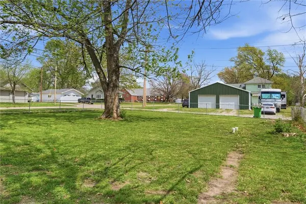 933 N Cedar ST, Ottawa, KS 66067