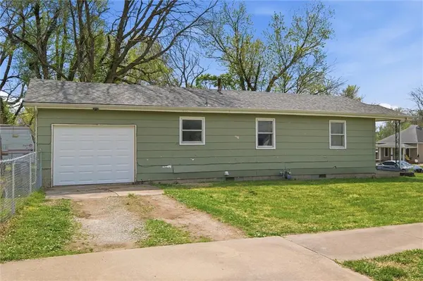 933 N Cedar ST, Ottawa, KS 66067