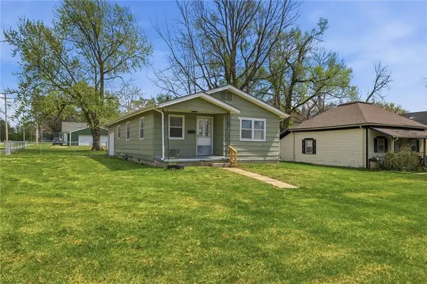 933 N Cedar ST, Ottawa, KS 66067