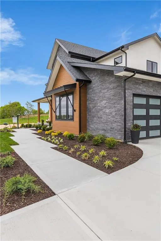 7470 NW Fawn AVE, Parkville, MO 64152