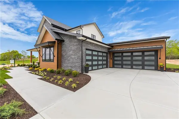 7470 NW Fawn AVE, Parkville, MO 64152
