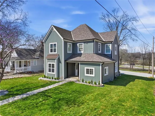 406 E Forest ST, Harrisonville, MO 64701