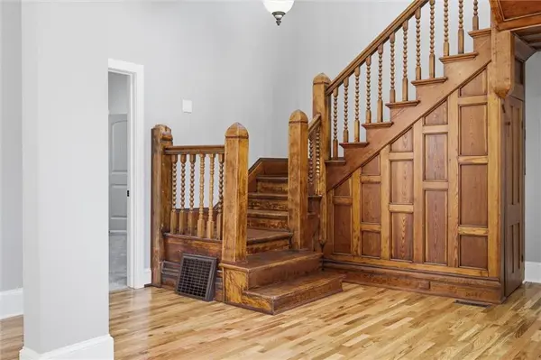 406 E Forest ST, Harrisonville, MO 64701