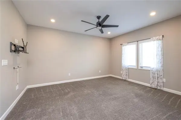 517 Village LN, Harrisonville, MO 64701
