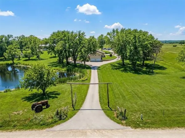 17249 198th ST, Tonganoxie, KS 66086