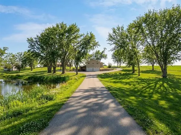 17249 198th ST, Tonganoxie, KS 66086