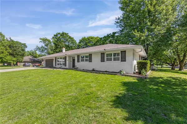 123 W Douglas ST, Iola, KS 66749