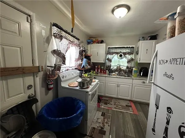 5107 E 40th ST, Kansas City, MO 64130