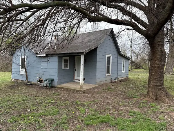 301 E 5th ST, Edgerton, KS 66021