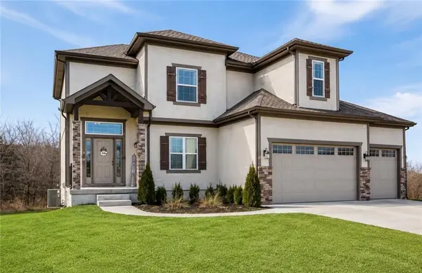 308 E Oak ST, Lone Jack, MO 64070