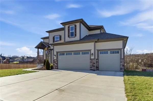 308 E Oak ST, Lone Jack, MO 64070
