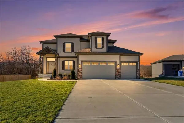 308 E Oak ST, Lone Jack, MO 64070