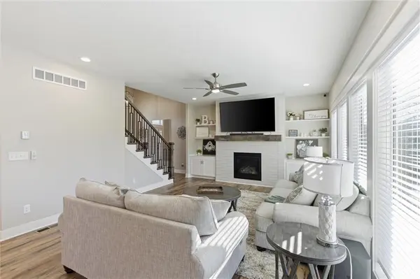 308 E Oak ST, Lone Jack, MO 64070