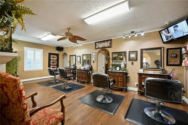 203 SW JEFFERSON ST, Lee's Summit, MO 64063