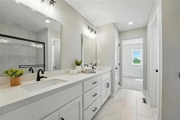 18132 W 166th TER, Olathe, KS 66062