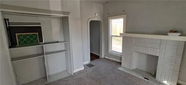 2110 N 2nd ST, St Joseph, MO 64505