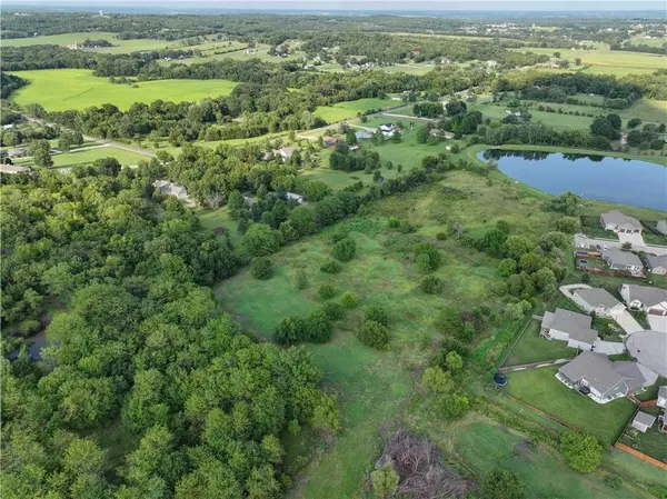 22999 W Sycamore ST, Tonganoxie, KS 66086