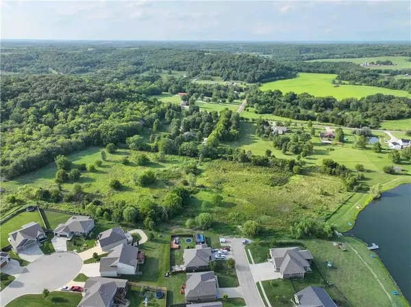 22999 W Sycamore ST, Tonganoxie, KS 66086