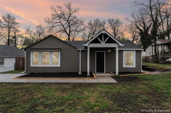 217 W 83rd TER, Kansas City, MO 64114