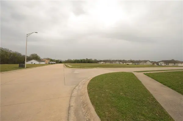 102 E John ST, Coffeyville, KS 67337