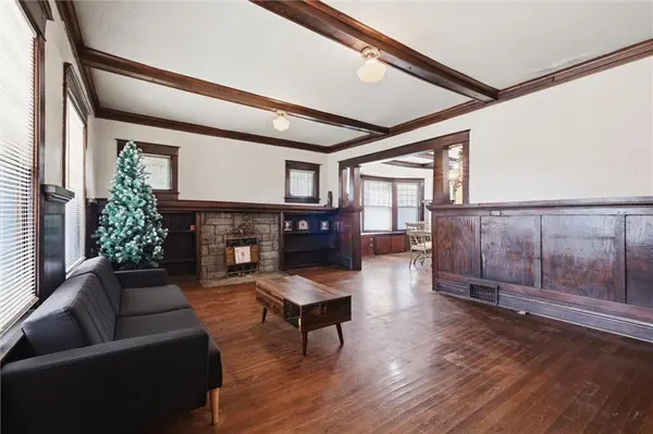 4230 Locust ST, Kansas City, MO 64110