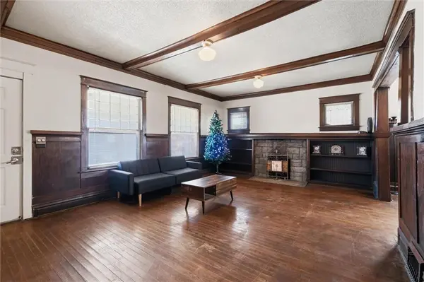 4230 Locust ST, Kansas City, MO 64110