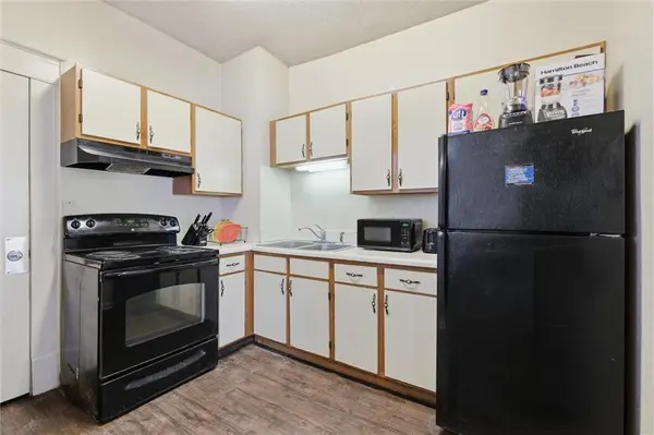 4230 Locust ST, Kansas City, MO 64110