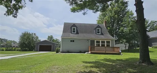 1600 Country Club DR, Pleasant Hill, MO 64080