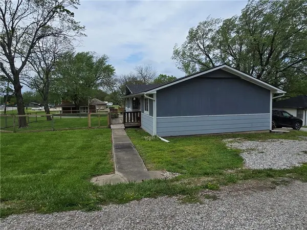 302 N Dement ST, Mound City, KS 66056