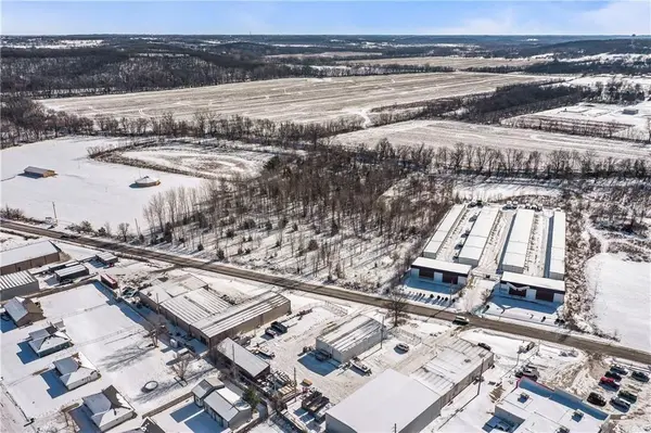 211 SE Old US 40 HWY, Grain Valley, MO 64075