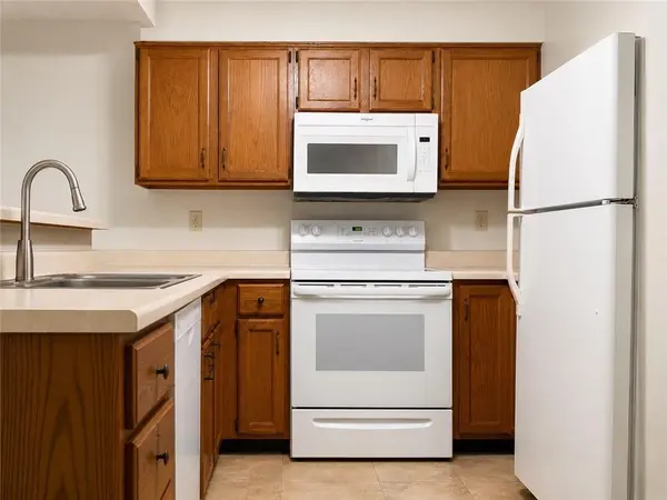 727 SW Liggett RD #C, Blue Springs, MO 64015