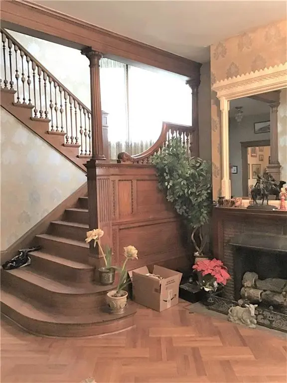 409 N Esplanade ST, Leavenworth, KS 66048