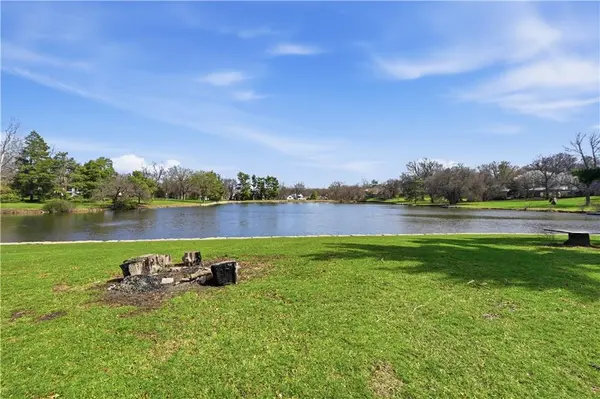 8801 Mission RD, Leawood, KS 66206
