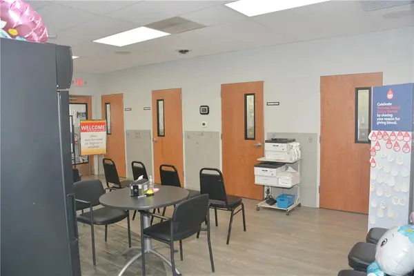 1124 SW Us-40 HWY, Blue Springs, MO 64015