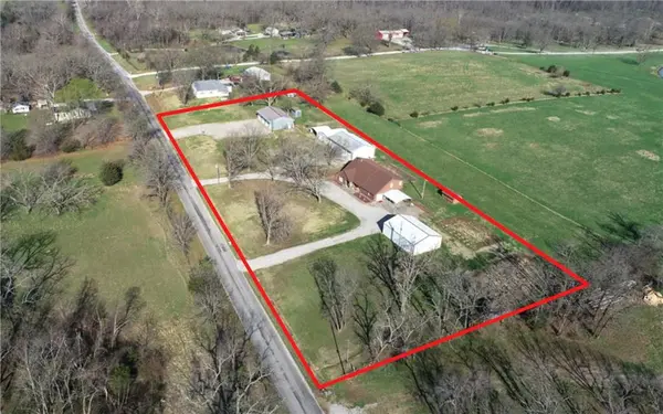 3705 E 150 RD, El Dorado Springs, MO 64744