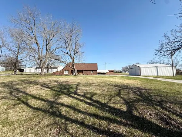 3705 E 150 RD, El Dorado Springs, MO 64744
