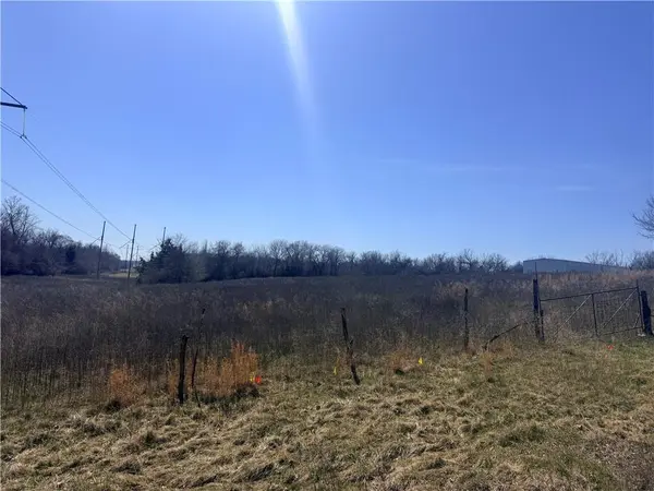 35703 E Pink Hill RD, Oak Grove, MO 64057