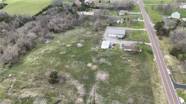 35703 E Pink Hill RD, Oak Grove, MO 64057