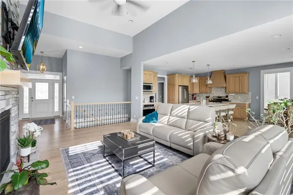 7703 Green ST, Lenexa, KS 66227